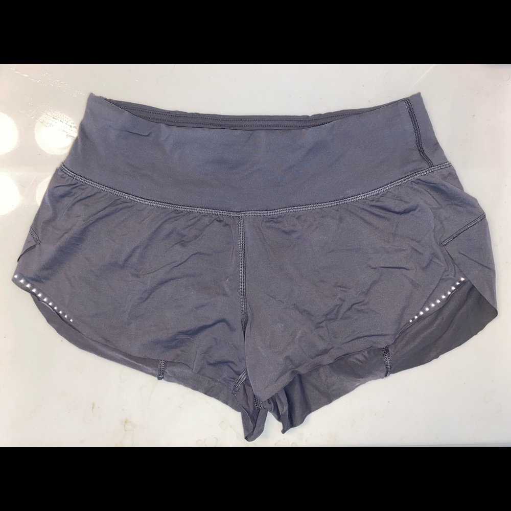 Lululemon shorts 2.5” with seamless edge